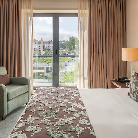 Otel Dom Goncalo & 4*